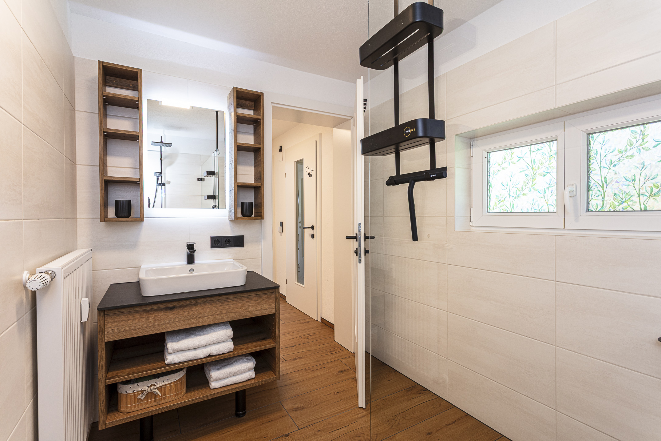 Garderobe mit Altholz in der Ferienwohnung Klamm Lodge