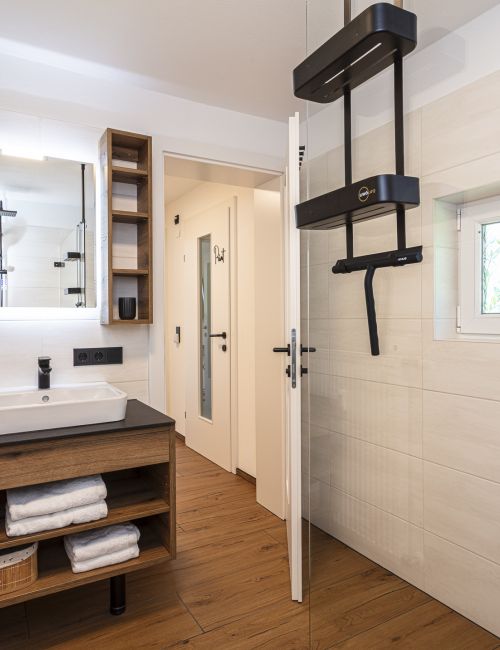 Garderobe mit Altholz in der Ferienwohnung Klamm Lodge