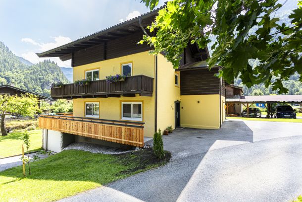 Außenansicht der Klamm Lodge in Weißbach